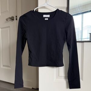Aritzia Black Long-Sleeve Crewneck Top